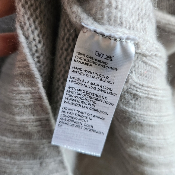 Saks Fifth Avenue Long Cashmere Sweater Size Small - Picture 6 of 9